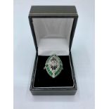 Silver Green Kite Art Deco Style Ring, 7.2g, Size K.