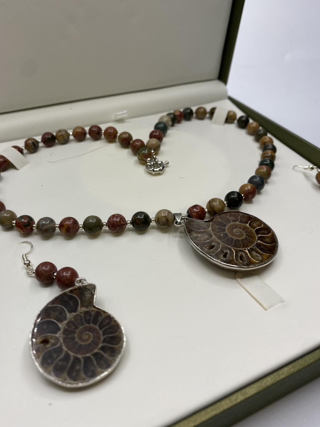 A jasper and Jurassic Fossil Ammonites (163 million years old) necklace and matching earrings from - Image 2 of 5