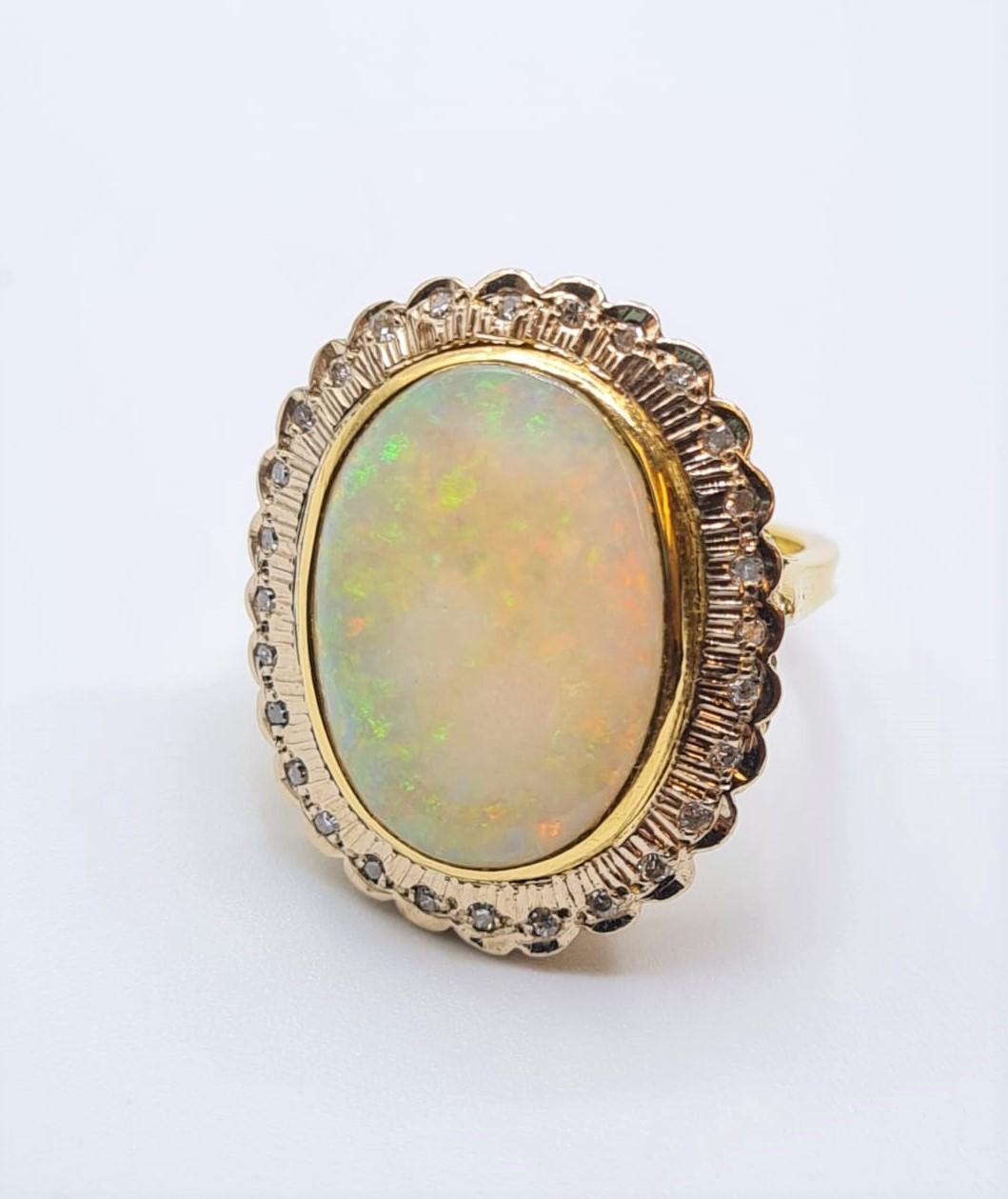 18ct gold opal and diamond ring. weight 10.3g & size M