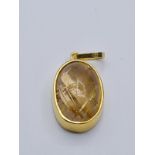 18ct gold pendant with unusual amberlike stone. Weight 3.7g