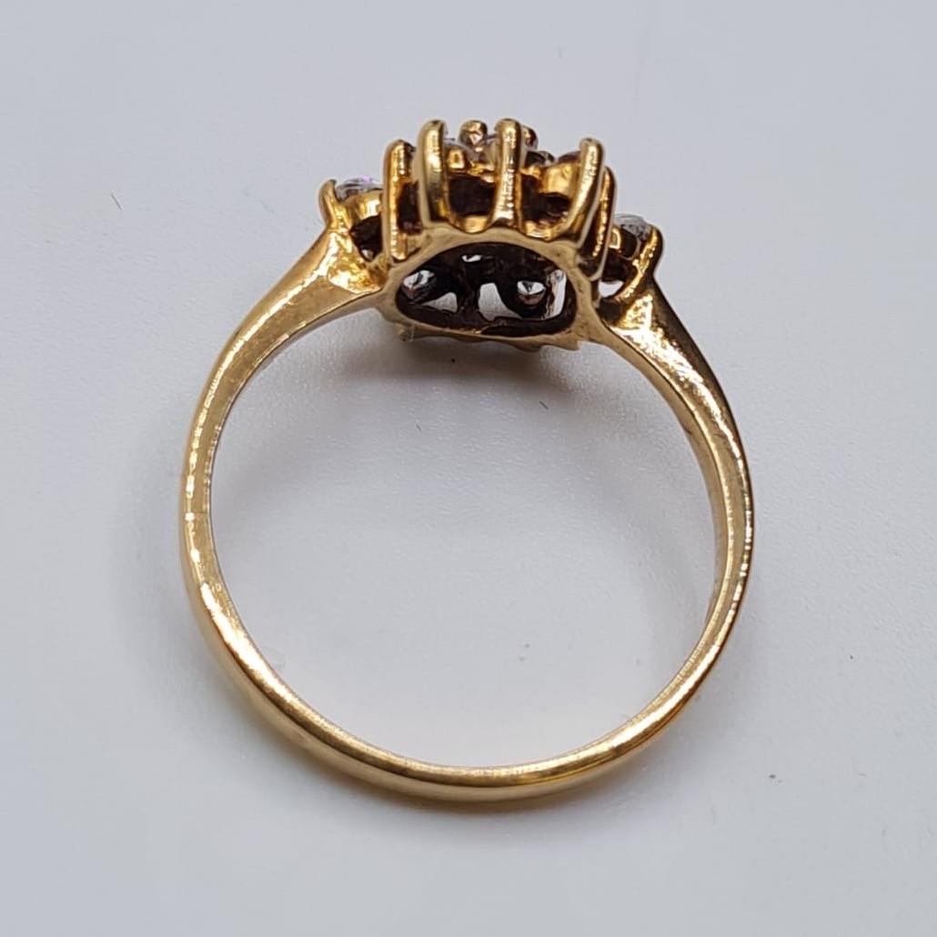 9ct Gold Stone Set Ring Having A Cluster Setting of Sparkling Clear Stones. Full UK Hallmark, Size - Image 5 of 5