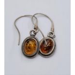 STERLING SILVER AMBER SET DROP EARRINGS, WEIGHT 2.3G