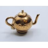 9ct gold teapot charm/pendant, weight 2.5g