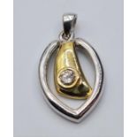 18CT 2 COLOUR DIAMOND SET ABSTRACT PENDANT, WEIGHT 5G, 0.10CT