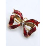 Vintage 9ct gold bow brooch with red enamel and seed pearls, weight 3.1g