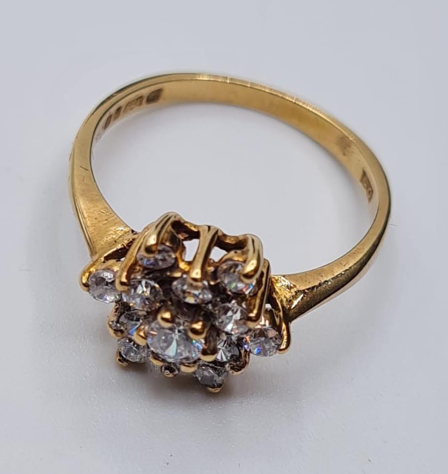 9ct Gold Stone Set Ring Having A Cluster Setting of Sparkling Clear Stones. Full UK Hallmark, Size - Image 3 of 5