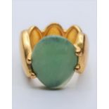 STERLING SILVER WITH GOLD VERMEIL GREEN STONE RING, WEIGHT 13.3G. Size L/M