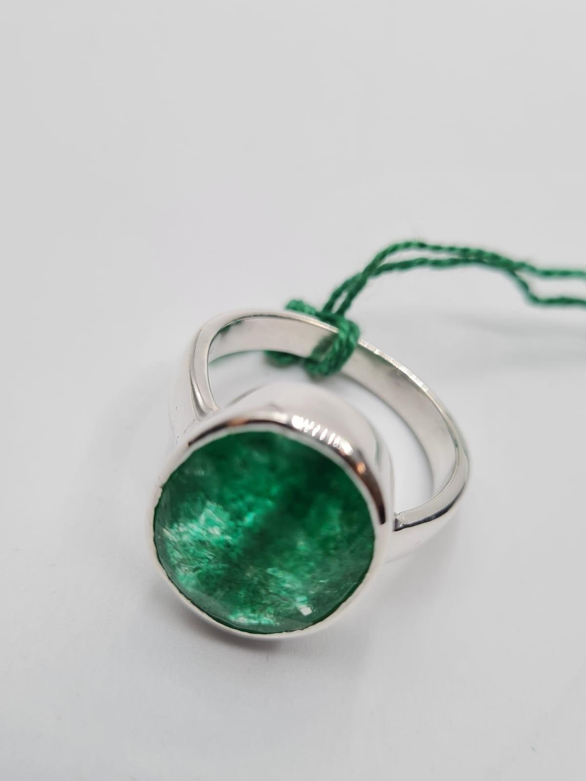 12.66ct emerald stone ring in 925 silver - Image 2 of 3