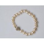 Pearl Bracelet with Magnetic Clasp 18.4g 19cm