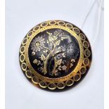 Victorian Black Jet and 9ct Gold Round Brooch 6.6g 3.5cm Diameter