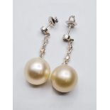A Pair of 18ct Gold Earring with Diamond and Pearls Drop 7.2g