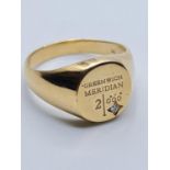 9CT Y/G DIA SET LONDON GREENWICH MERIDIAN SIGNET RING 5.1G, SIZE T