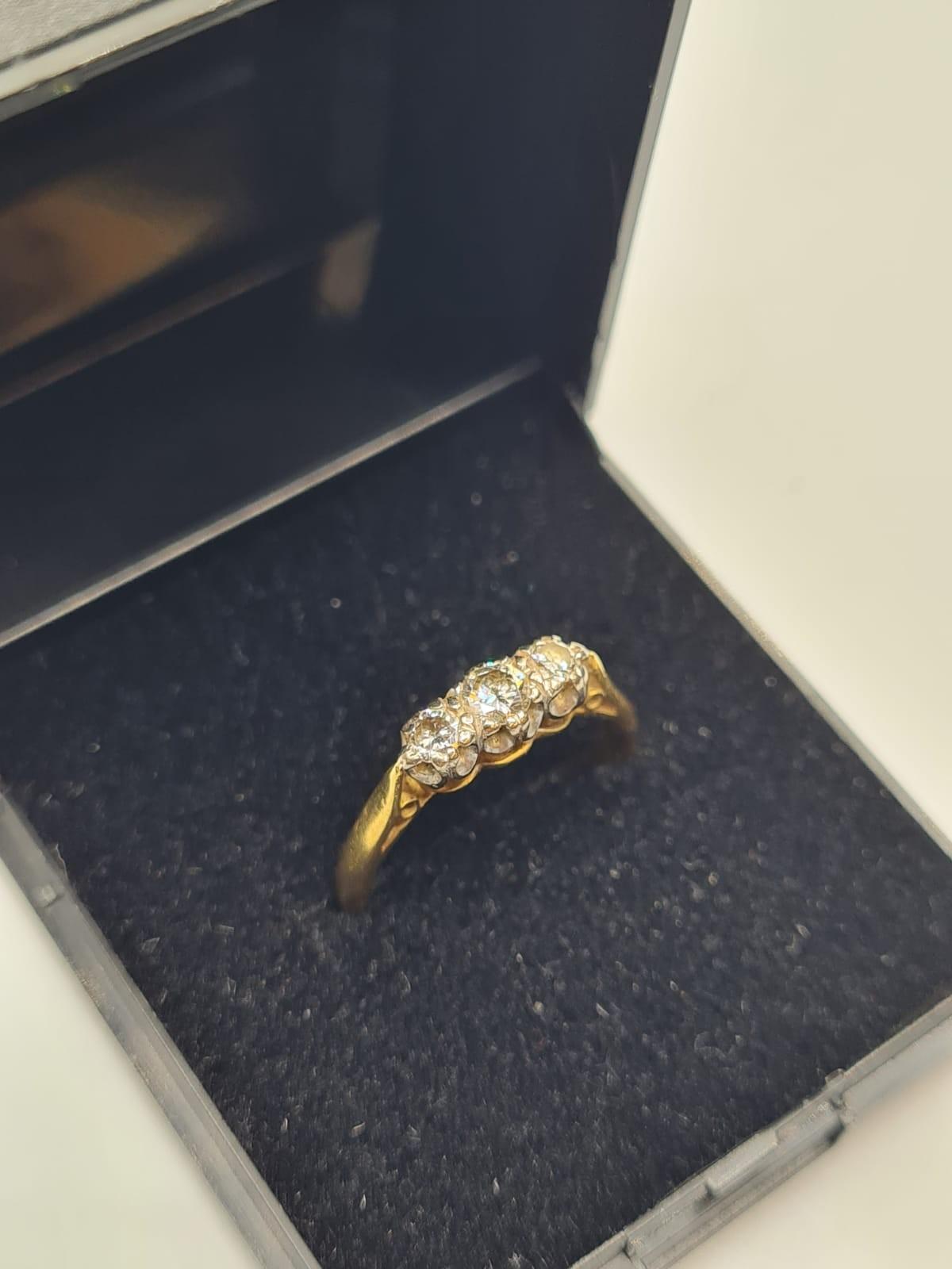 18ct Gold and Diamond Ring. Having three diamonds total. 3 carat with larger stone to centre, Size - Image 2 of 5