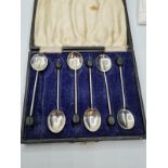 Vintage set of Art Deco ?Coffee Bean? spoons. Original lined case with each spoon having a clear