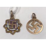 2x 9ct gold Swastika pendants (2)