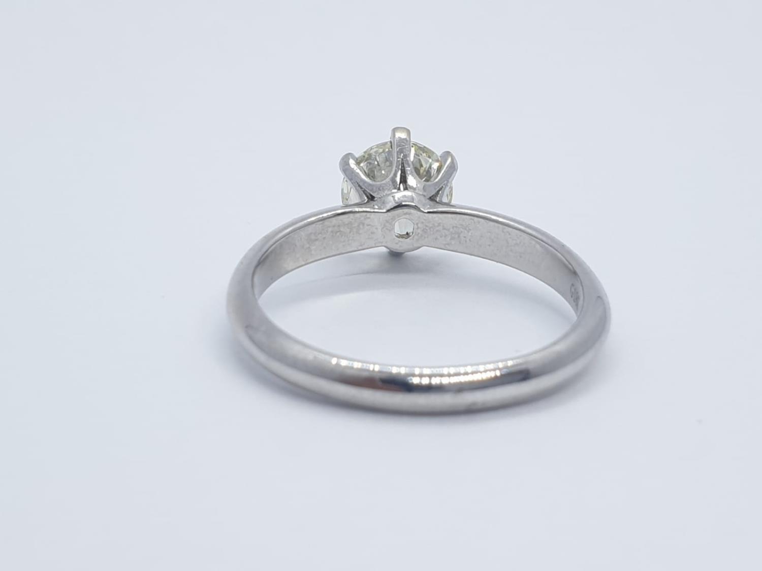 18CT W/G WITH 1CT DIAMOND SOLITAIRE RING 6 CLAW SETTING (VS2), WEIGHT 3.4G AND SIZE L - Image 3 of 7