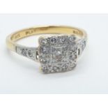 18CT & PLATINUM DIAMOND CLUSTER RING, WEIGHT 2.6G AND 0.20CT DIAMOND APPROX SIZE M