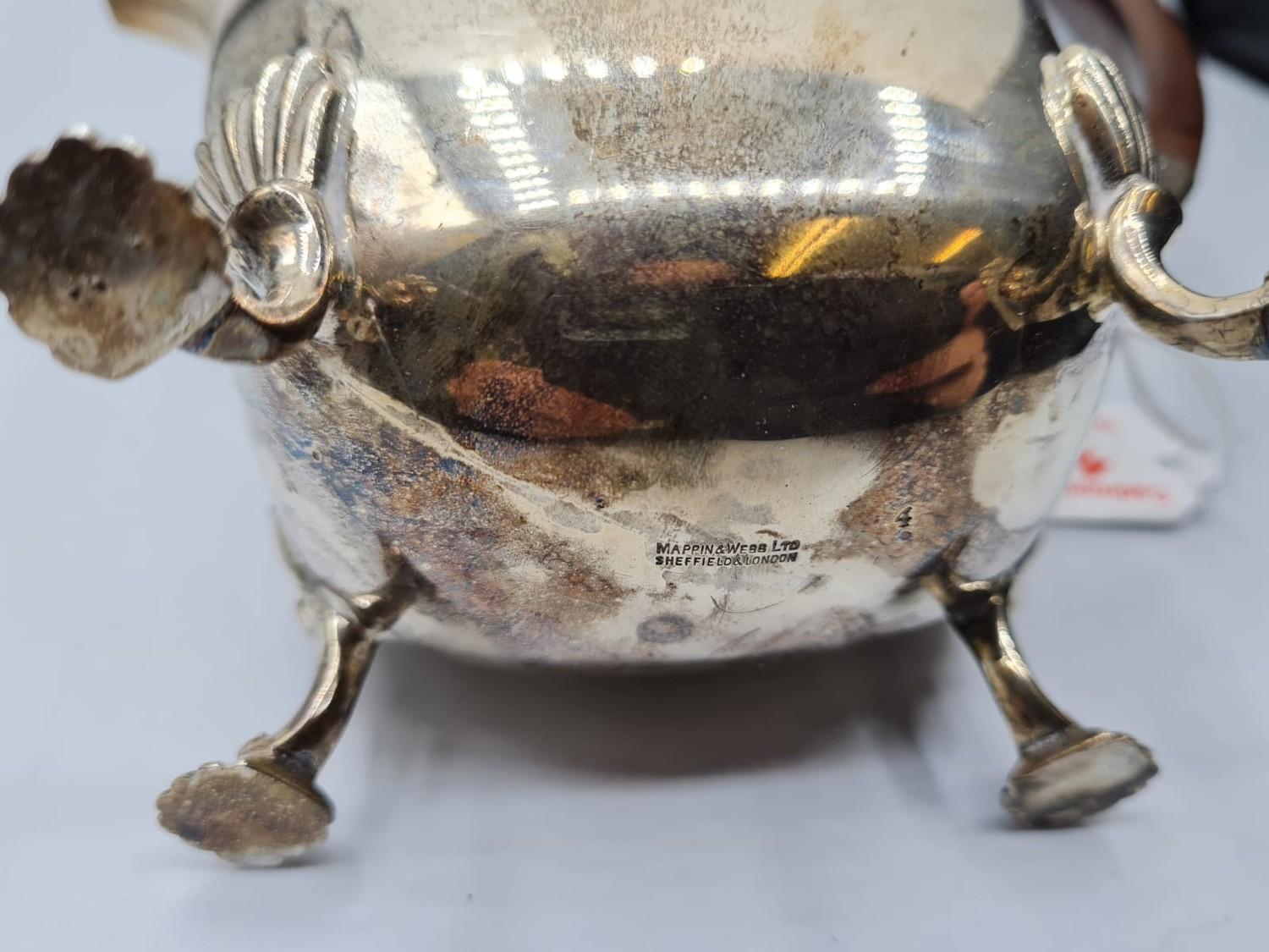 A Mappin & Webb H/M Silver Coffee Pot made in 1904 in Sheffield, 646grams weight and 19cm tall - Image 7 of 7