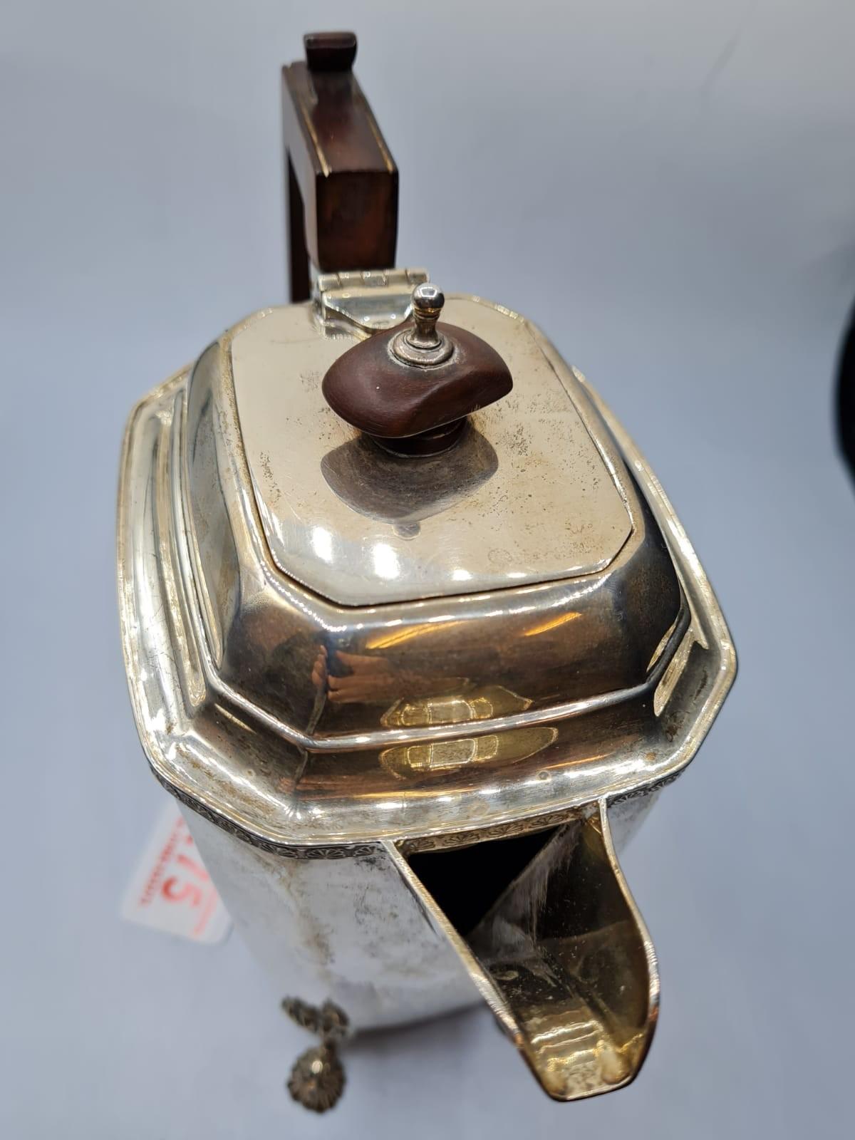 A Mappin & Webb H/M Silver Coffee Pot made in 1904 in Sheffield, 646grams weight and 19cm tall - Image 5 of 7