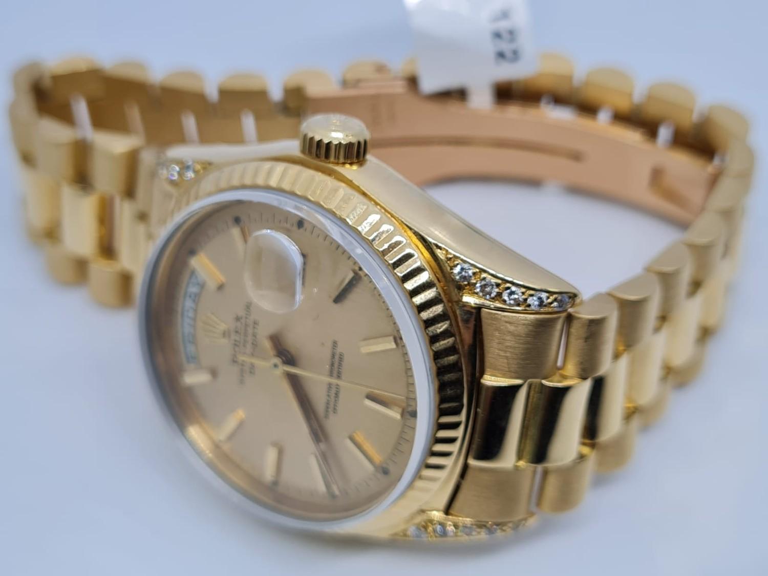 18ct GOLD Rolex Date Day Watch with Costumed Diamond Shoulders with Original Dial, 70s Model and - Image 3 of 7