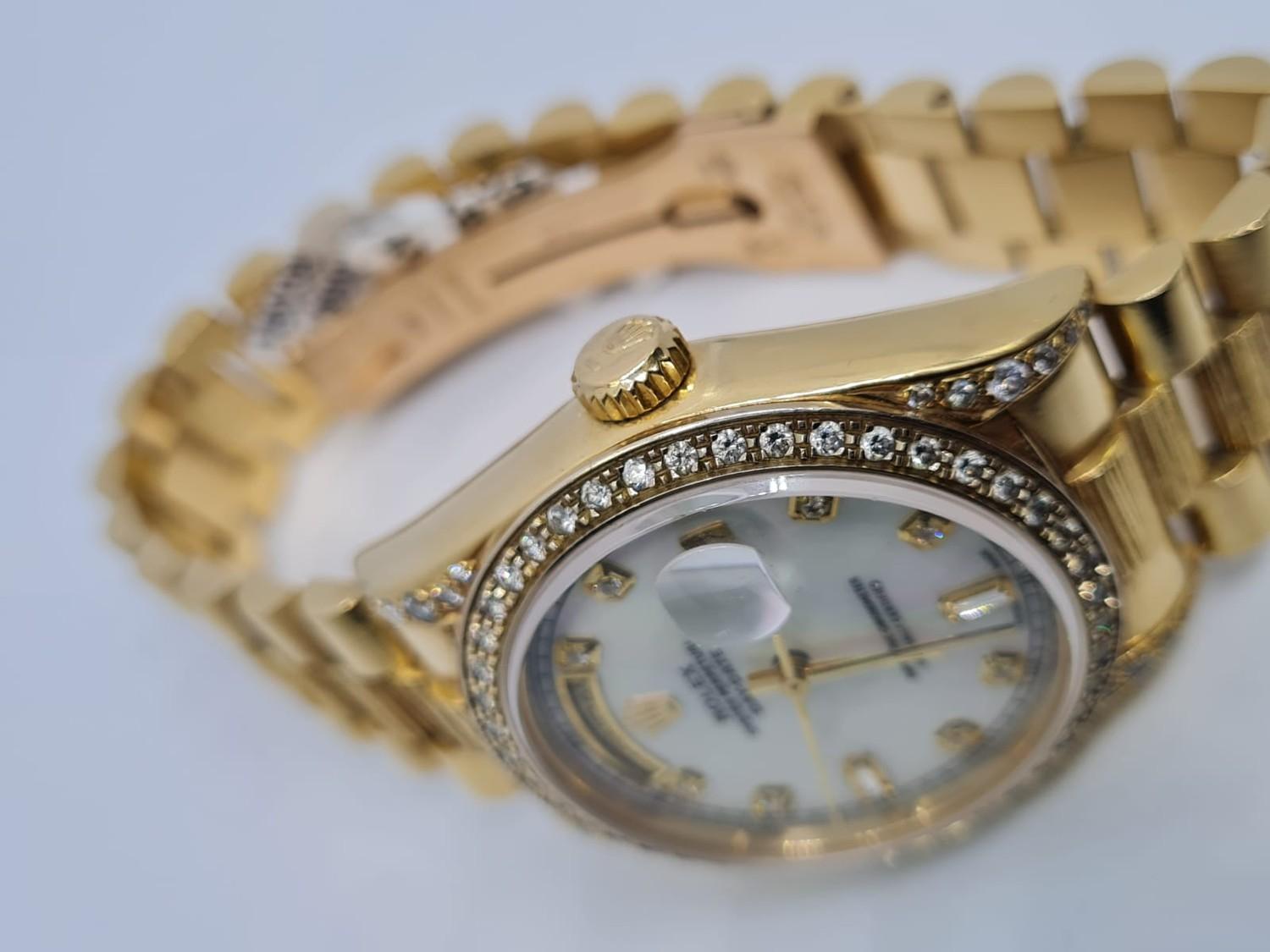 18ct Rolex Day-Date 36mm Costumed Diamond Shoulders and Bezel. 1987 Model. Come with box, no paper. - Image 3 of 7