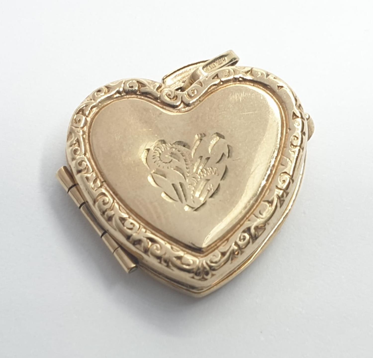 Vintage 9ct gold HEART LOCKET. 2.7g