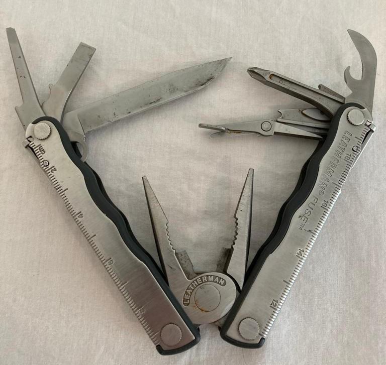 Genuine Leatherman Multi-Tool, Leatherman 'Fuse' Model. Complete with Original Leather Pouch.