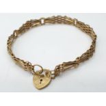 9ct gate BRACELET with heart padlock. 4.9g. 16cm.