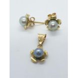 18ct pearl pendant and earrings