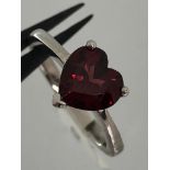 Silver ring with heart shaped garnet stone, size M & weight 2.9g