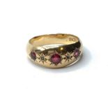 18ct gold RING with 3 Ruby stones. 2.2 g. size K.