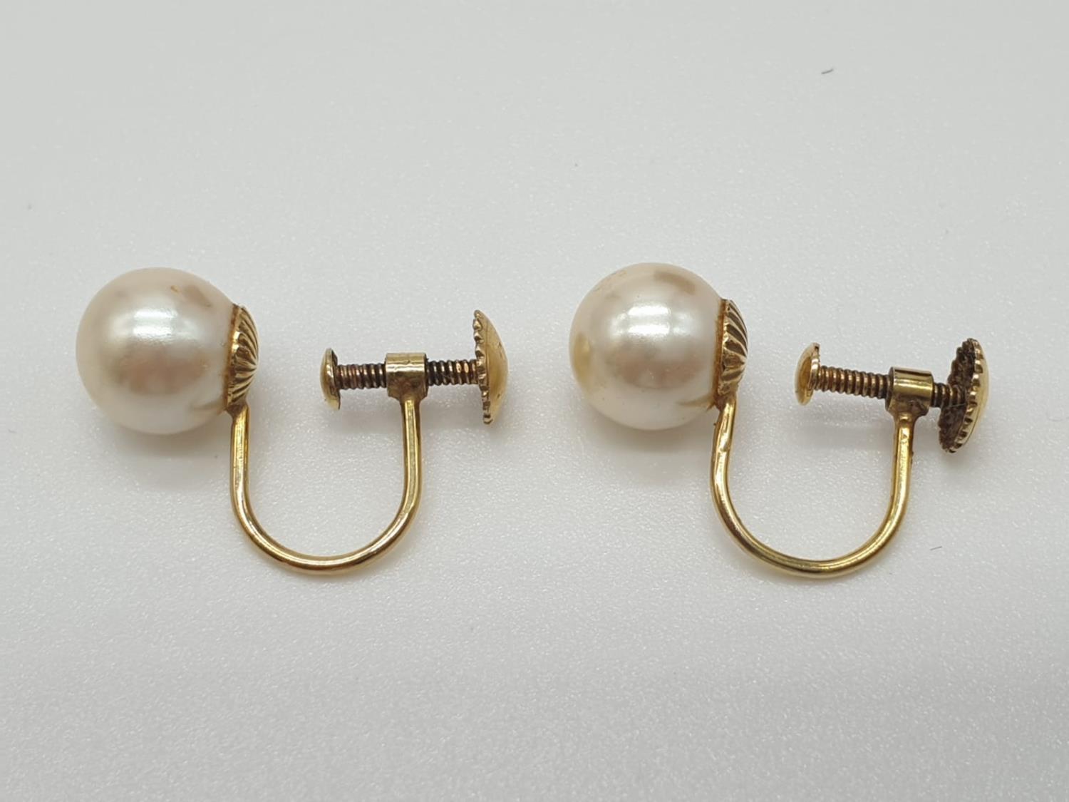 9ct gold vintage pearl earrings, having screw fitting and marked for 9ct, original box and good - Image 2 of 5