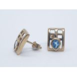 9CT Y/G BLUE TOPAZ RECTANGULAR STUD EARRINGS 1.7G