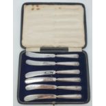Vintage silver bread and butter knives, set of 6 in excellent condition with shell design to