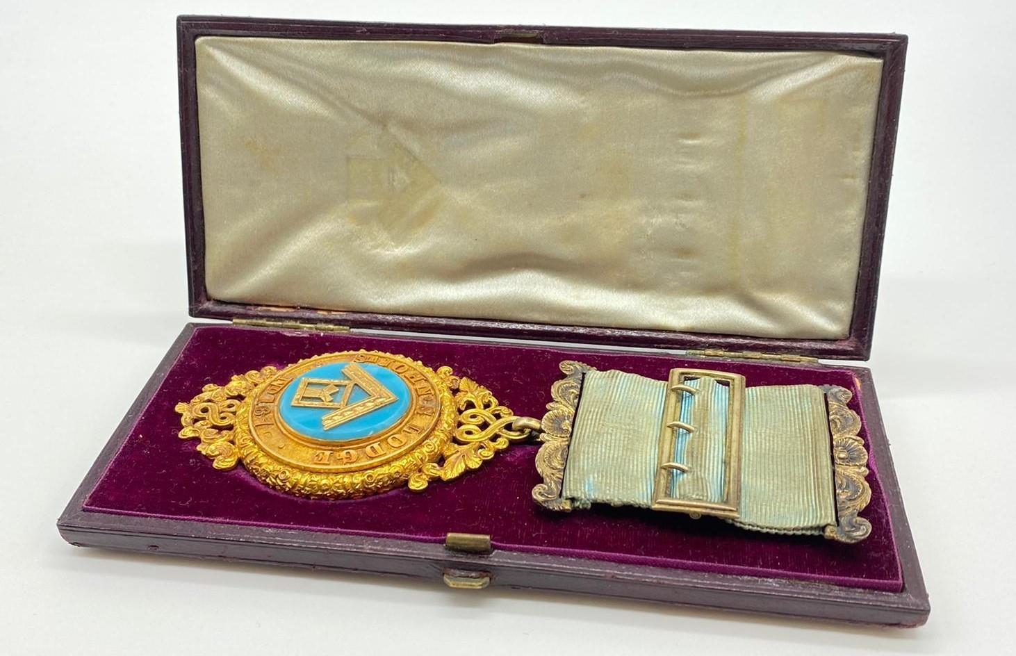 18ct gold Masonic jewel dated 1865 from the St's John lodge Hampstead number 167, weight 62.3g total - Image 2 of 8
