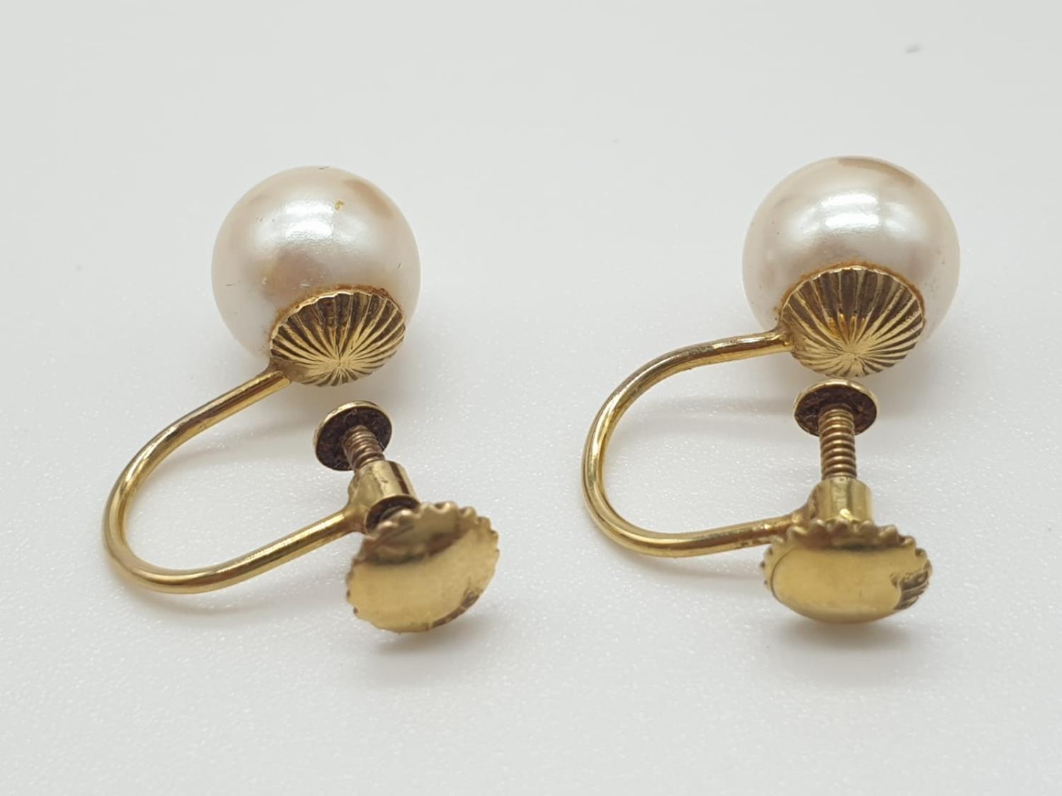 9ct gold vintage pearl earrings, having screw fitting and marked for 9ct, original box and good - Image 3 of 5