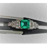 18k white gold ring with diamonds around 0.18cts and top quality emerald around 0.35cts; 2.58g; size