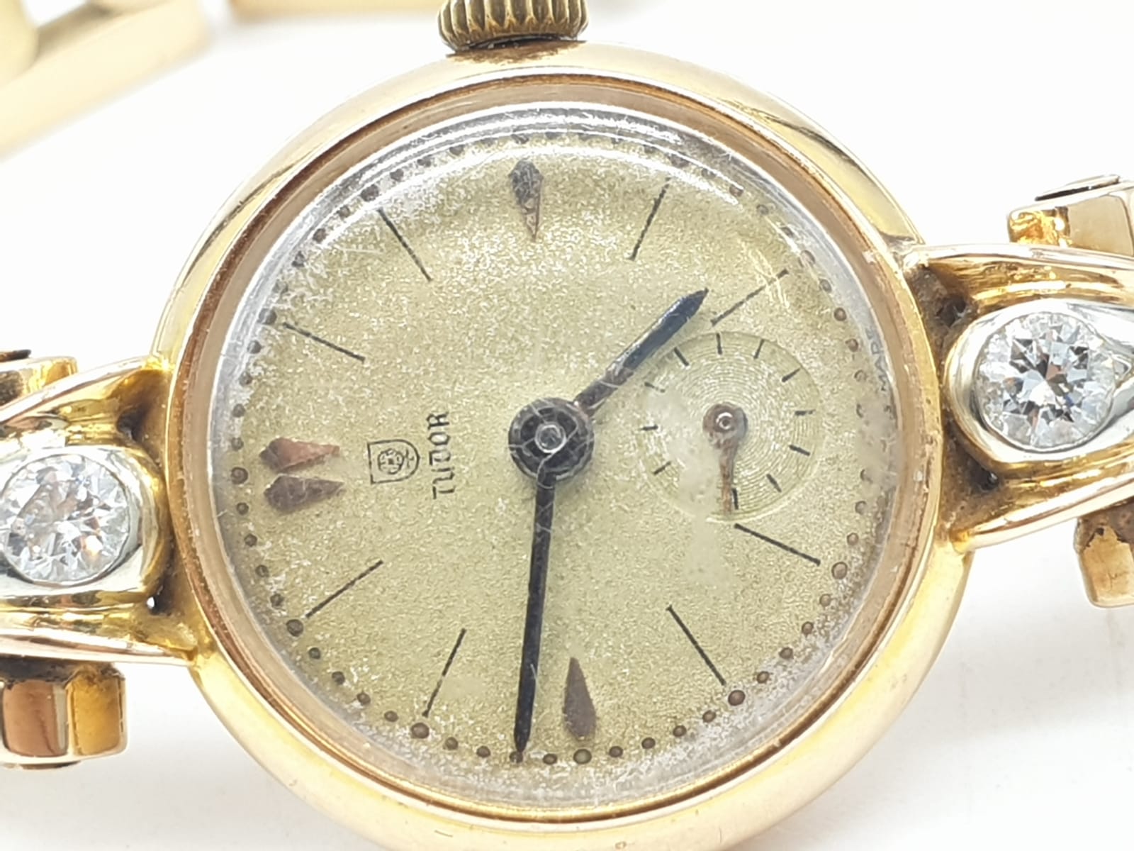 18ct gold Tudor vintage ladies watch, diamonds on each side of face, comes with safety chain and - Image 3 of 21