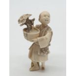 19th century ivory Japanese Meiji Period Okimono gardener figure, 26.7g weight and 6.5cm tall, one