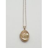 9ct locket on a 9ct gold 40cm long chain, weight 1.5g