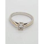 18ct White Gold Ring with a 0.25ct oval shaped diamonds 3.6g size 0
