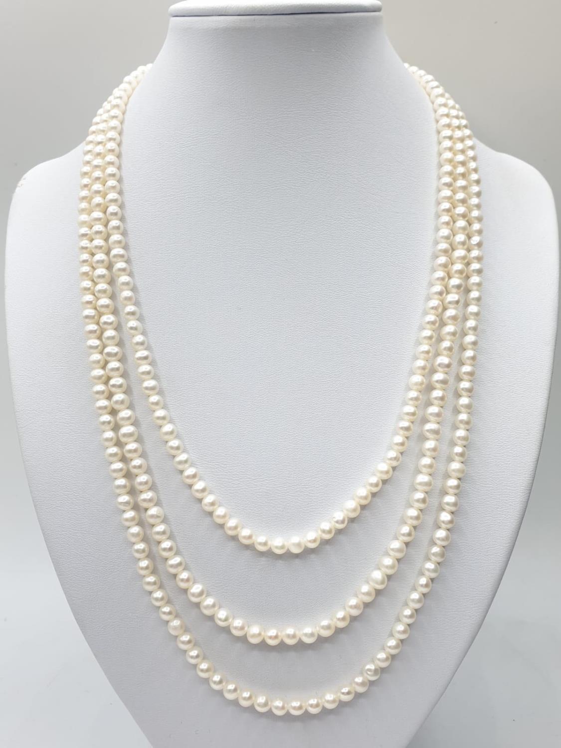 3 rows of Cultured pearl necklace set in 9ct gold clasp , weight 49g and 46cm long approx - Image 5 of 6