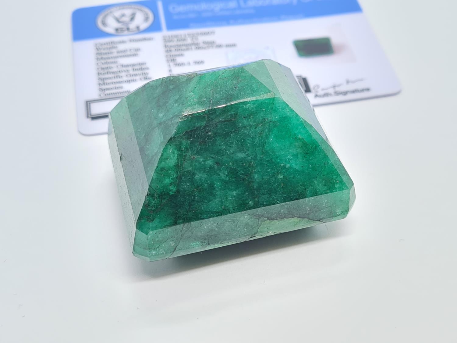 599ct Rectangular shaped emerald gemstone - Image 2 of 5