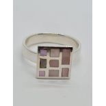 STERLING SILVER PINK MOTHER OF PEARL RING, WEIGHT 3.85G AND SIZE N