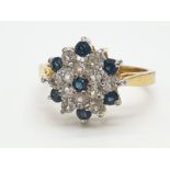 18ct gold stone set cluster ring, weight 3.5g and size S