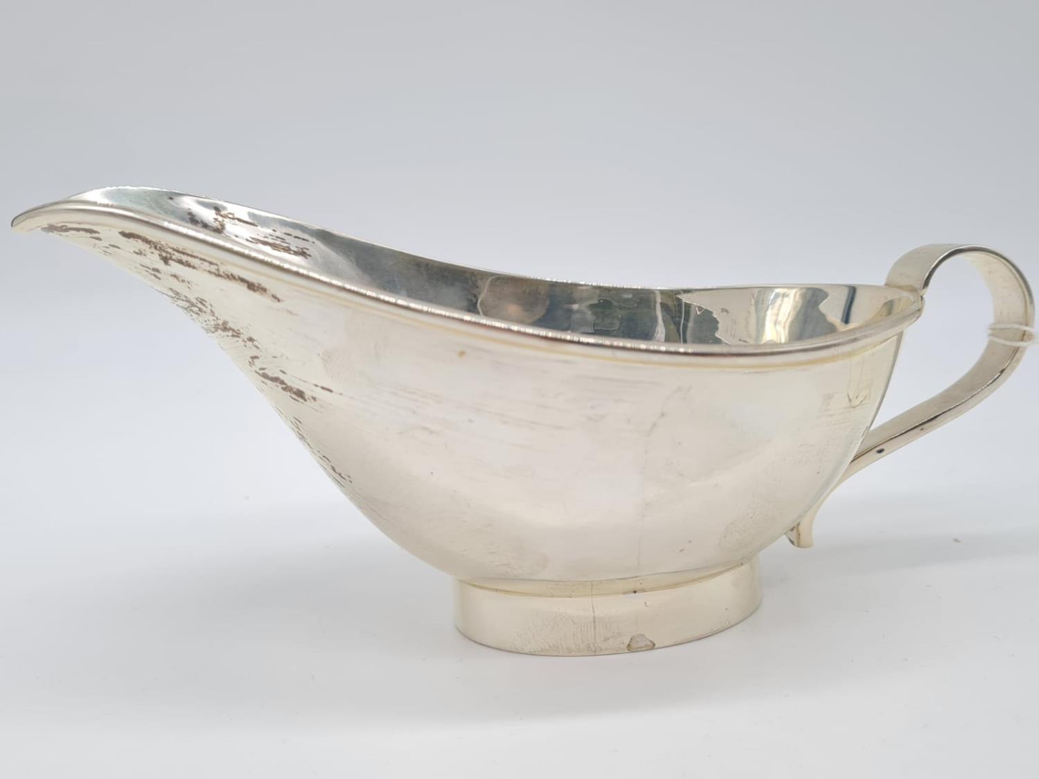 A Sterling Silver Gravy Boat in Modern Design. Weight:230g. Width: 22cm. Height:8cm