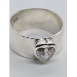 STERLING SILVER WIDE CZ HEART SET BAND RING, WEIGHT 4.82G AND SIZE L/M