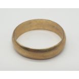 9ct gold band ring, weight 5.7g and size W