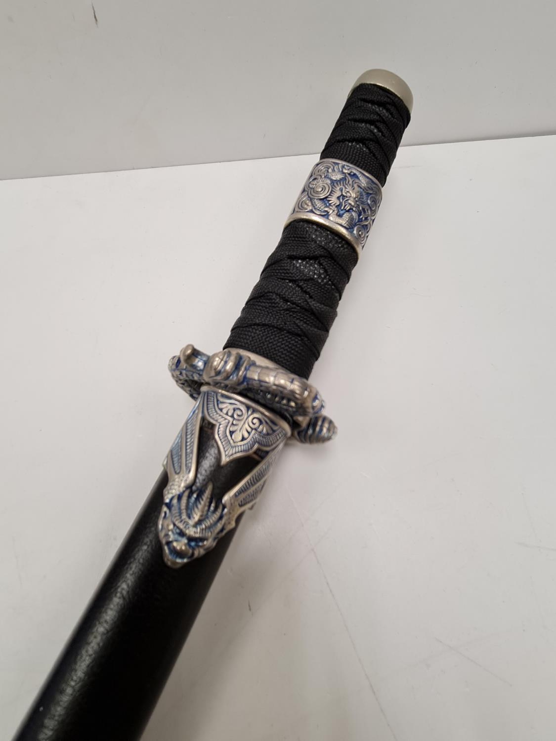 Japanese katana with dragon head decorated handle and scabbard. - Image 9 of 29
