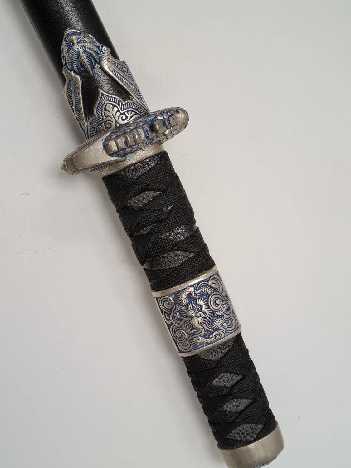Japanese katana with dragon head decorated handle and scabbard. - Image 12 of 29